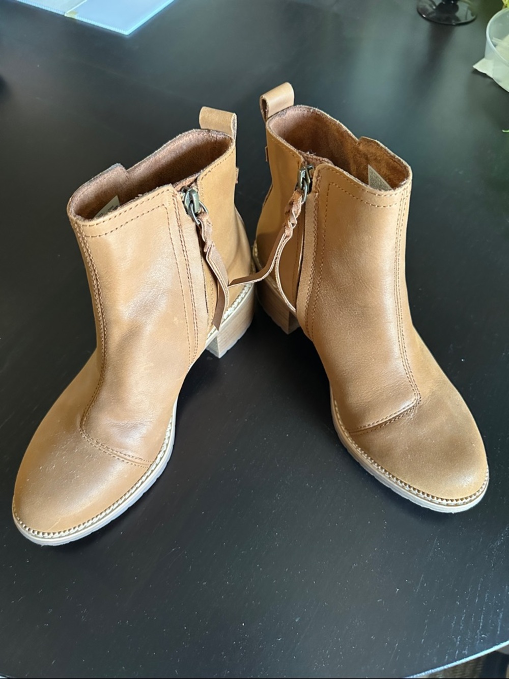 Toms Women's Light Brown Leather Ankle Booties with Side Zip